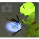 PROJEKTOR DO NAUKI RYSOWANIA RZUTNIK DINOZAUR + AKCESORIA UCZY RYSOWAĆ